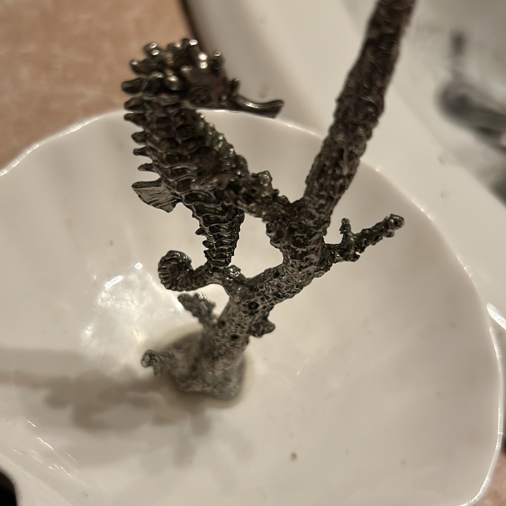 SEAHORSE vintage Trinket dish w ‘ Shell’ base